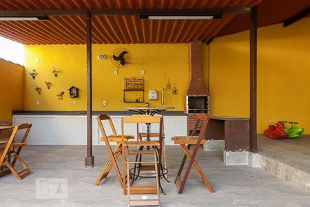Casa de condomínio à venda com 180m², 4 quartos e 4 vagas Casa de condomínio à venda com 180m², 4 quartos e 4 vagasÁrea comum - Churrasqueira