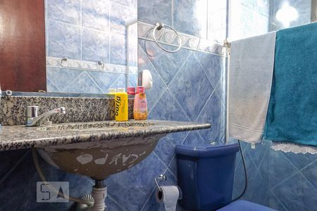Casa de condomínio à venda com 180m², 4 quartos e 4 vagas Casa de condomínio à venda com 180m², 4 quartos e 4 vagasBanheiro Social