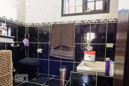 Casa de condomínio à venda com 180m², 4 quartos e 4 vagas Casa de condomínio à venda com 180m², 4 quartos e 4 vagasBanheiro da Suíte