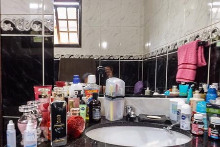 Casa de condomínio à venda com 180m², 4 quartos e 4 vagas Casa de condomínio à venda com 180m², 4 quartos e 4 vagasBanheiro da Suíte