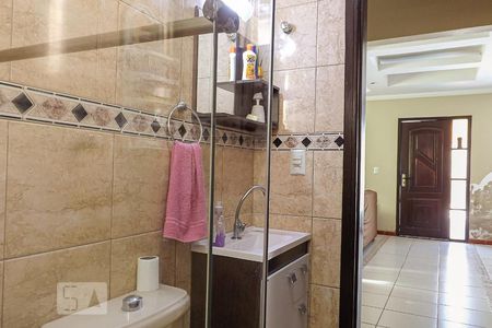 Casa de condomínio à venda com 180m², 4 quartos e 4 vagas Casa de condomínio à venda com 180m², 4 quartos e 4 vagasBanheiro social