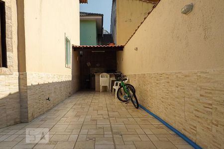 Casa de condomínio à venda com 180m², 4 quartos e 4 vagas Casa de condomínio à venda com 180m², 4 quartos e 4 vagasQuintal