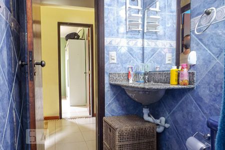 Casa de condomínio à venda com 180m², 4 quartos e 4 vagas Casa de condomínio à venda com 180m², 4 quartos e 4 vagasBanheiro Social