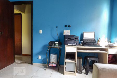 Casa de condomínio à venda com 180m², 4 quartos e 4 vagas Casa de condomínio à venda com 180m², 4 quartos e 4 vagasQuarto 1
