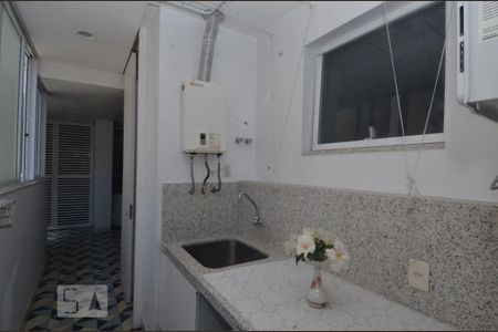 Apartamento à venda com 203m², 3 quartos e 1 vagaÁrea de Serviço