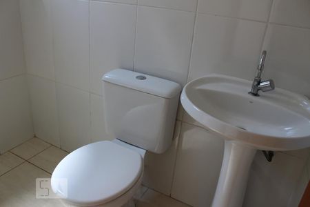Banheiro Suíte 1 de casa de condomínio para alugar com 2 quartos, 75m² em Jardim Danfer, São Paulo
