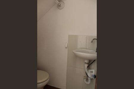 Lavabo de casa de condomínio para alugar com 2 quartos, 75m² em Jardim Danfer, São Paulo