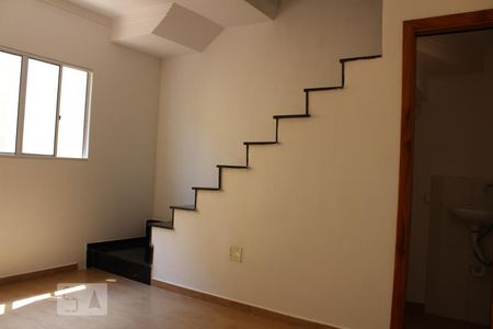 Sala de casa de condomínio para alugar com 2 quartos, 75m² em Jardim Danfer, São Paulo