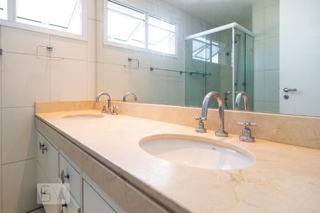 Apartamento à venda com 147m², 3 quartos e 2 vagas Apartamento à venda com 147m², 3 quartos e 2 vagasBanheiro Suíte Master