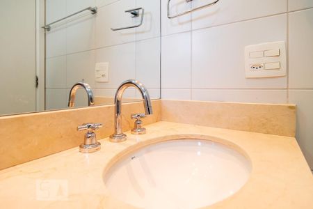 Apartamento à venda com 147m², 3 quartos e 2 vagas Apartamento à venda com 147m², 3 quartos e 2 vagasBanheiro Suíte 2