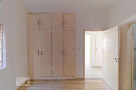 Casa à venda com 900m², 3 quartos e 8 vagasSuíte