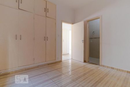 Casa à venda com 900m², 3 quartos e 8 vagasSuíte