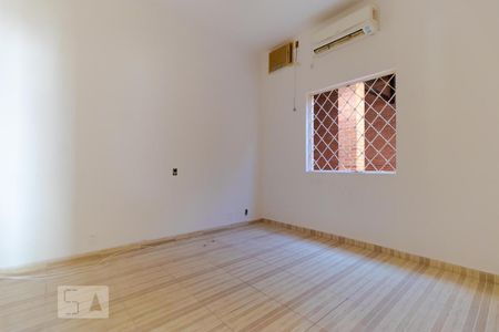 Casa à venda com 900m², 3 quartos e 8 vagasSuíte