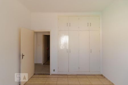 Casa à venda com 900m², 3 quartos e 8 vagasQuarto 02