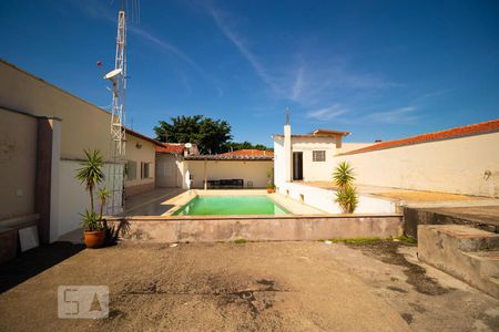 Casa à venda com 900m², 3 quartos e 8 vagasQuintal