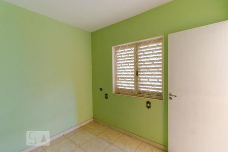 Casa à venda com 900m², 3 quartos e 8 vagasQuarto de Serviço