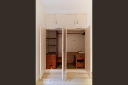 Casa à venda com 900m², 3 quartos e 8 vagasSuíte - Armário