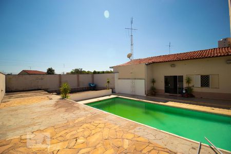 Casa à venda com 900m², 3 quartos e 8 vagasQuintal