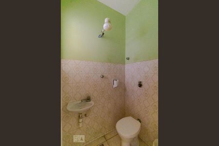 Casa à venda com 900m², 3 quartos e 8 vagasBanheiro de Serviço