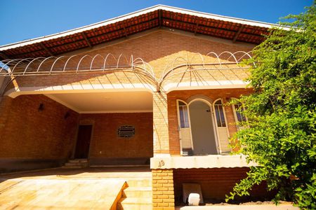 Casa à venda com 900m², 3 quartos e 8 vagasFachada