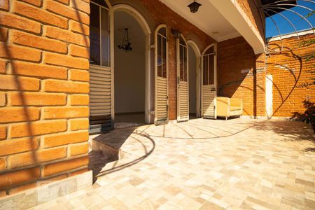 Casa à venda com 900m², 3 quartos e 8 vagasVaranda frente