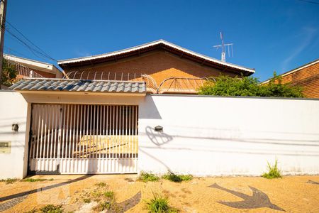 Casa à venda com 900m², 3 quartos e 8 vagasFachada