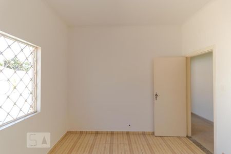 Casa à venda com 900m², 3 quartos e 8 vagasQuarto 02