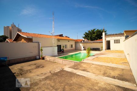 Casa à venda com 900m², 3 quartos e 8 vagasQuintal