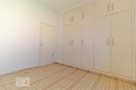 Casa à venda com 900m², 3 quartos e 8 vagasQuarto 01