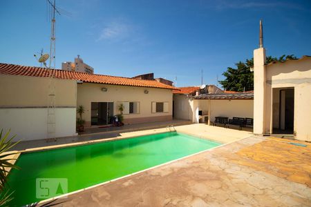 Casa à venda com 900m², 3 quartos e 8 vagasQuintal