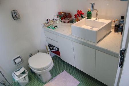 Apartamento à venda com 120m², 3 quartos e 3 vagasBanheiro da suíte