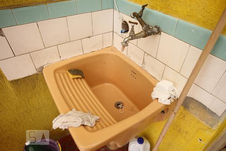 Casa à venda com 100m², 2 quartos e 1 vagaÁrea de serviço