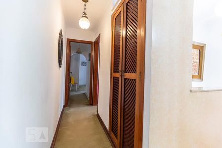 Casa à venda com 150m², 4 quartos e 2 vagasCorredor