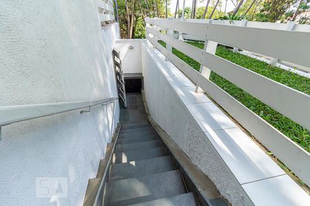 Casa à venda com 150m², 4 quartos e 2 vagasEscada