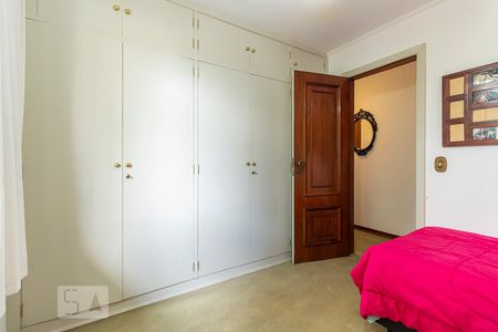 Casa à venda com 150m², 4 quartos e 2 vagasQuarto 2 - Armários