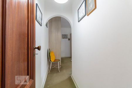 Casa à venda com 150m², 4 quartos e 2 vagasCorredor