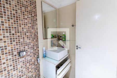 Banheiro de apartamento à venda com 1 quarto, 49m² em Centro Histórico, Porto Alegre