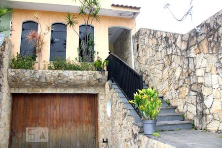 Casa à venda com 211m², 4 quartos e 4 vagasFachada