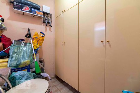 Casa à venda com 300m², 2 quartos e 2 vagasQuarto de Serviço