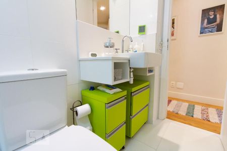 Apartamento à venda com 115m², 3 quartos e 3 vagas Apartamento à venda com 115m², 3 quartos e 3 vagasBanheiro Social