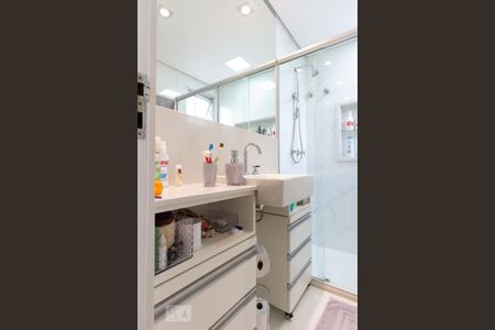 Apartamento à venda com 115m², 3 quartos e 3 vagas Apartamento à venda com 115m², 3 quartos e 3 vagasBanheiro da Suíte