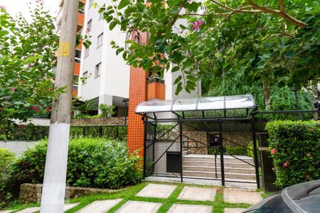 Apartamento à venda com 115m², 3 quartos e 3 vagas Apartamento à venda com 115m², 3 quartos e 3 vagasEntrada