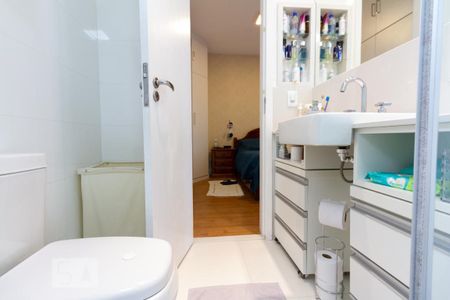 Apartamento à venda com 115m², 3 quartos e 3 vagas Apartamento à venda com 115m², 3 quartos e 3 vagasBanheiro da Suíte