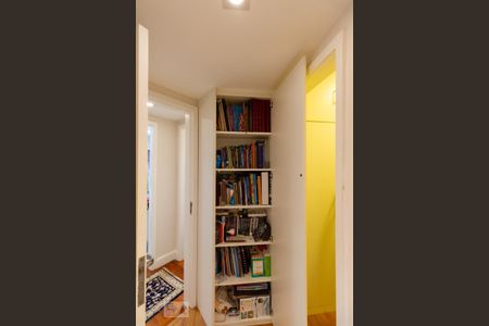 Apartamento à venda com 115m², 3 quartos e 3 vagas Apartamento à venda com 115m², 3 quartos e 3 vagasCorredor - Armário