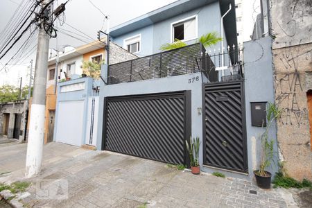 Casa à venda com 165m², 3 quartos e 3 vagas Casa à venda com 165m², 3 quartos e 3 vagasFachada