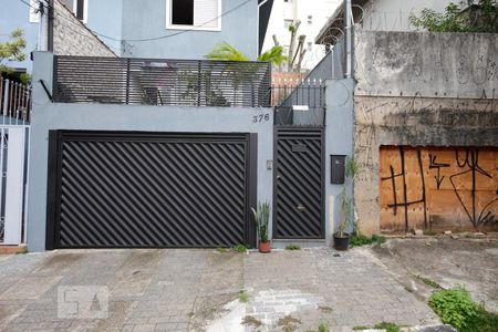 Casa à venda com 165m², 3 quartos e 3 vagas Casa à venda com 165m², 3 quartos e 3 vagasFachada