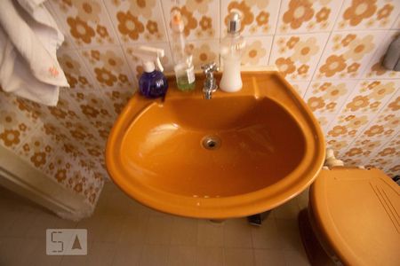 Casa à venda com 250m², 3 quartos e 1 vaga Casa à venda com 250m², 3 quartos e 1 vagaPia do Banheiro (Casa dos Fundos)