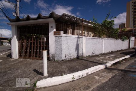 Casa à venda com 250m², 3 quartos e 1 vaga Casa à venda com 250m², 3 quartos e 1 vagaFachada