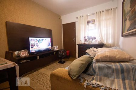 Casa à venda com 250m², 3 quartos e 1 vaga Casa à venda com 250m², 3 quartos e 1 vagaSala (Casa dos Fundos)