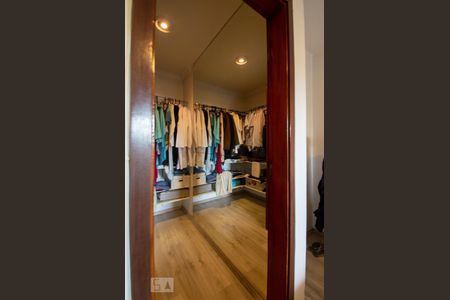 Apartamento à venda com 138m², 3 quartos e 2 vagas Apartamento à venda com 138m², 3 quartos e 2 vagasCloset da suíte